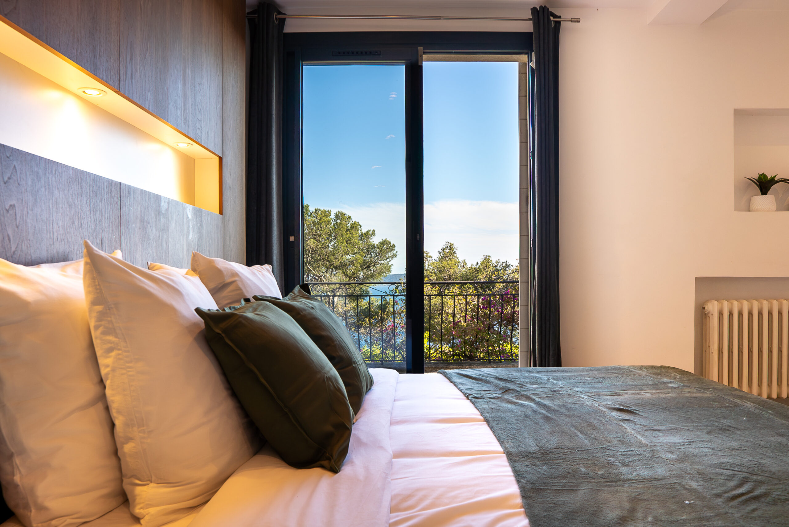 Photo d'intérieur chambre grise